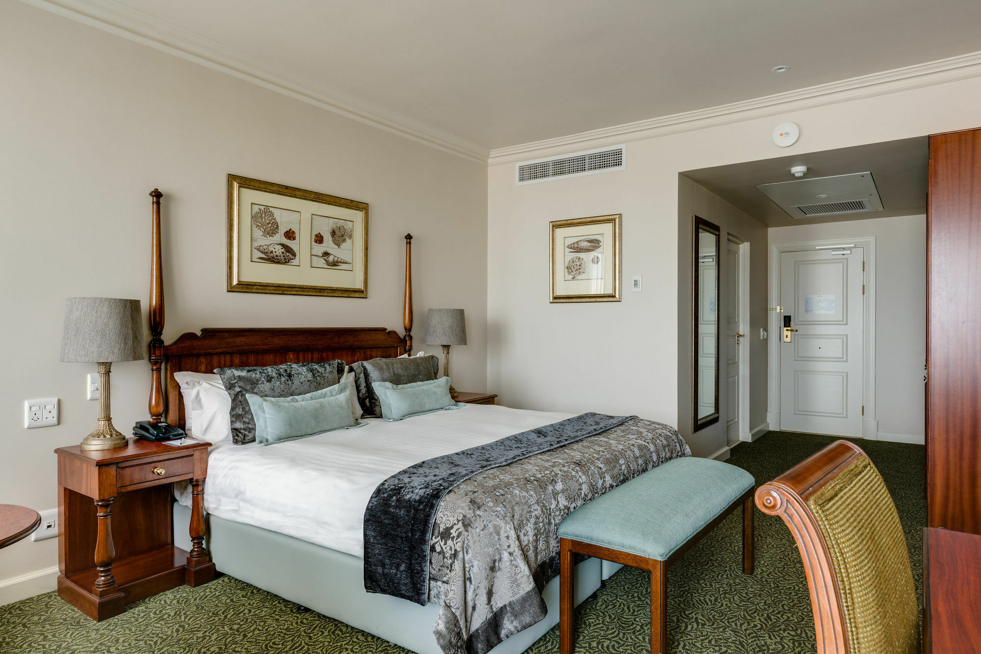The Edward Hotel